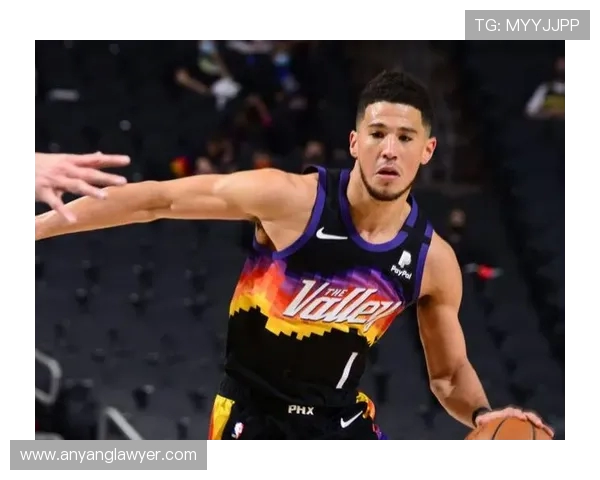 德文·布克领衔太阳队崛起，展现全能得分手风采与领导力